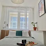 Oomph Modern With Balcony