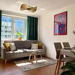 Oomph Modern With Balcony アパート