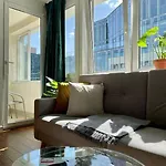 Oomph Modern With Balcony ワルシャワ