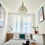 Oomph Modern With Balcony *