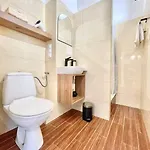 Oomph Modern With Balcony Apartament *