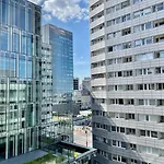 Oomph Modern With Balcony Apartament *