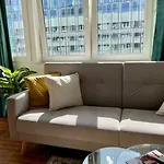 Oomph Modern With Balcony Apartament *