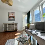 Oomph Modern With Balcony