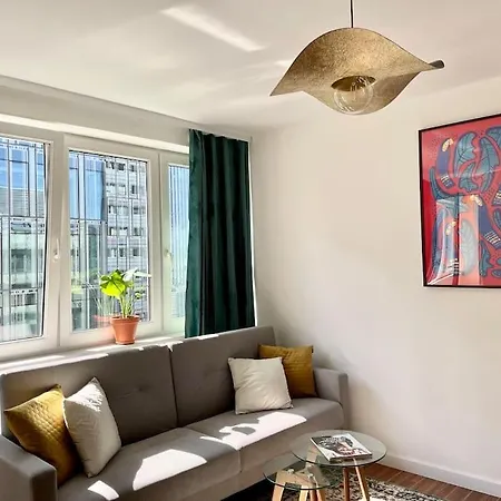 Oomph Modern With Balcony *