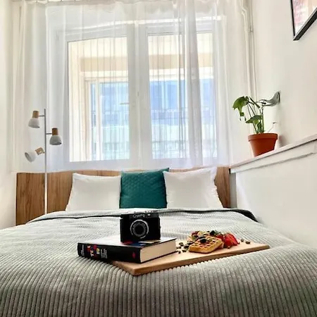 Apartment Oomph Modern With Balcony