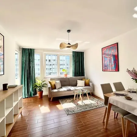 アパート Oomph Modern With Balcony ワルシャワ