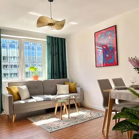 Apartment Oomph Modern With Balcony