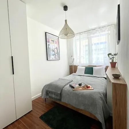 Apartment Oomph Modern With Balcony *