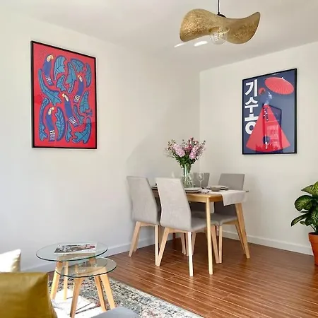 Oomph Modern With Balcony ワルシャワ