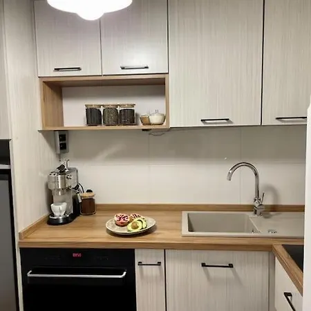 Oomph Modern With Balcony Apartment