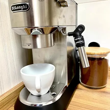 Oomph Modern With Balcony アパート *