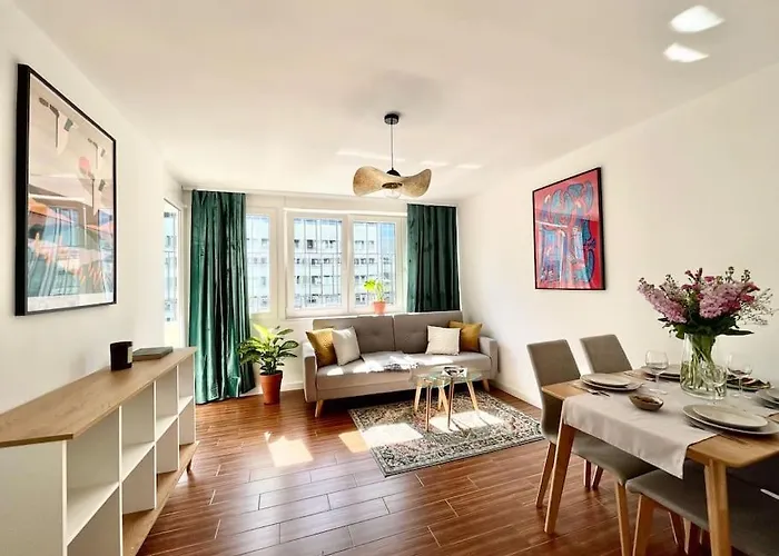 Apartment Oomph Modern With Balcony Warsaw