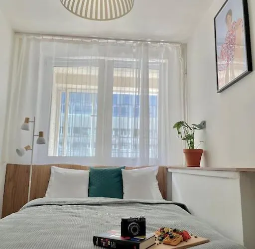 Oomph Modern With Balcony