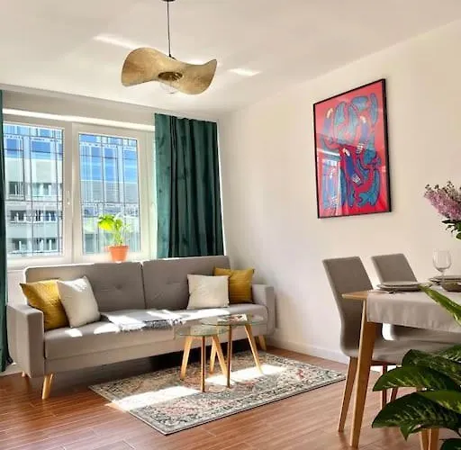 Apartment Oomph Modern With Balcony