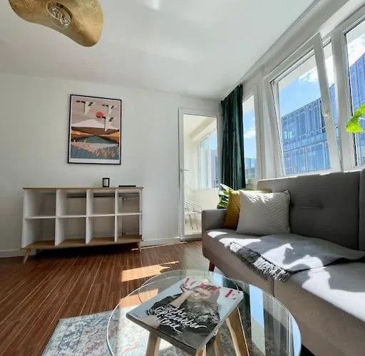 Oomph Modern With Balcony