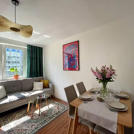Апартаменты Oomph Modern With Balcony *