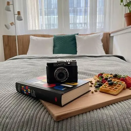 דירה Oomph Modern With Balcony *