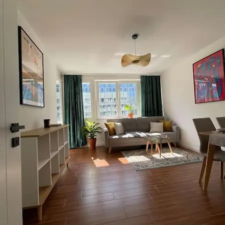 Oomph Modern With Balcony *