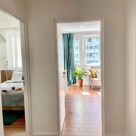 Oomph Modern With Balcony