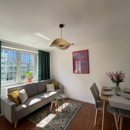 Oomph Modern With Balcony *