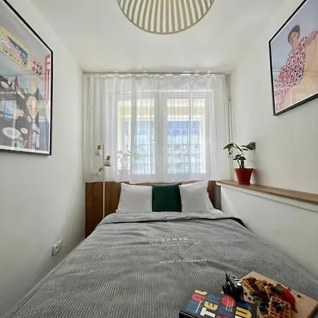 Апартаменты Oomph Modern With Balcony