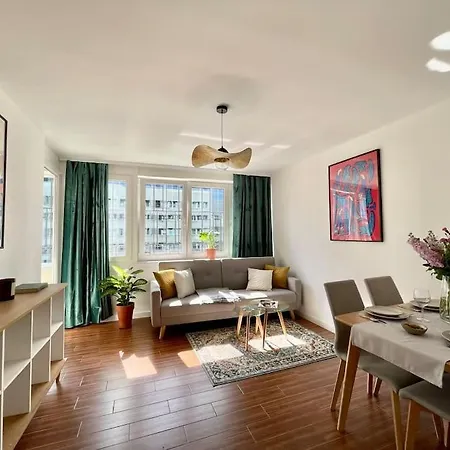Oomph Modern With Balcony Warschau